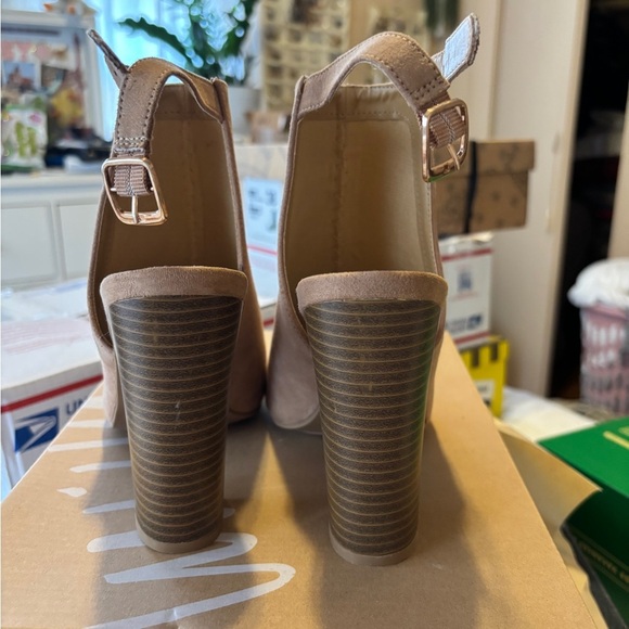 Never Worn Lulu's Tan Block Heel Peep-Toe Heels - Picture 3 of 4
